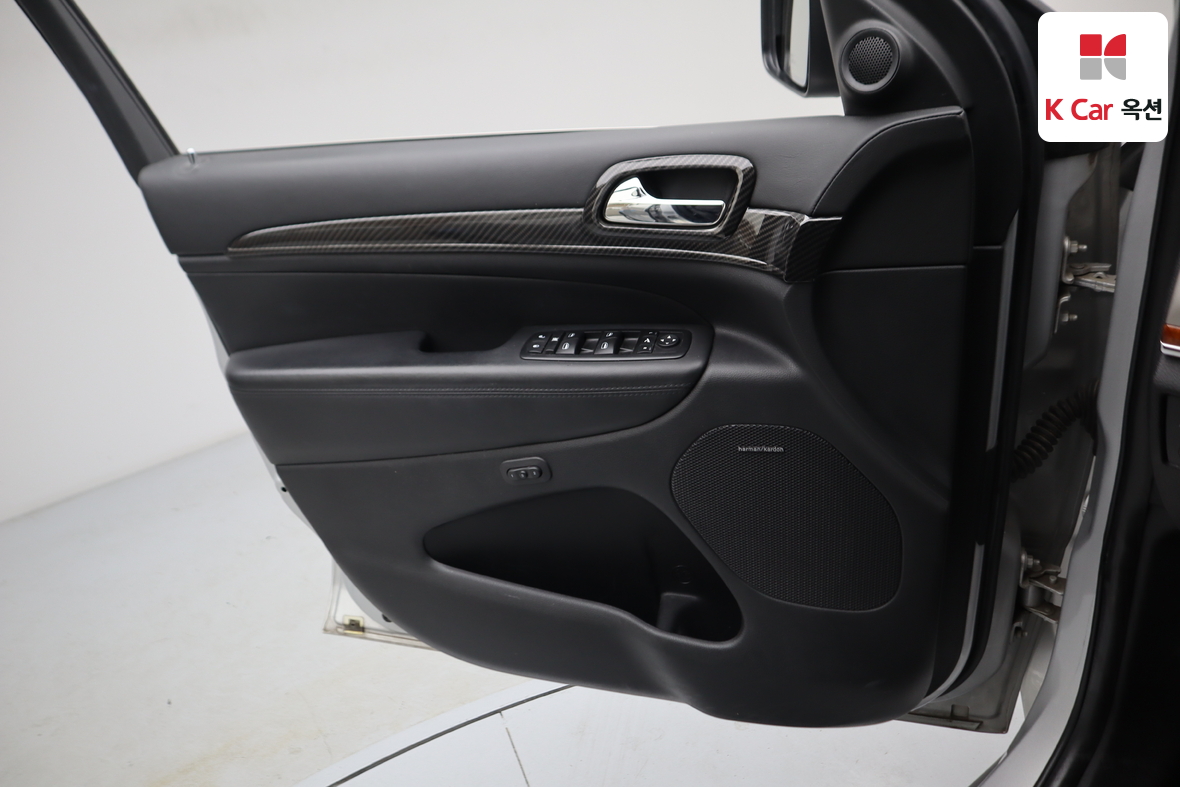 جيب جراند شيروكي 2011 - صورة 8