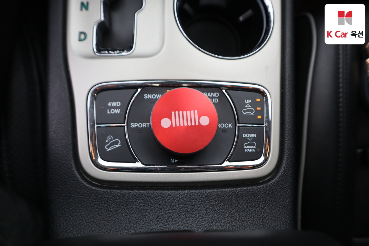 جيب جراند شيروكي 2011 - صورة 17