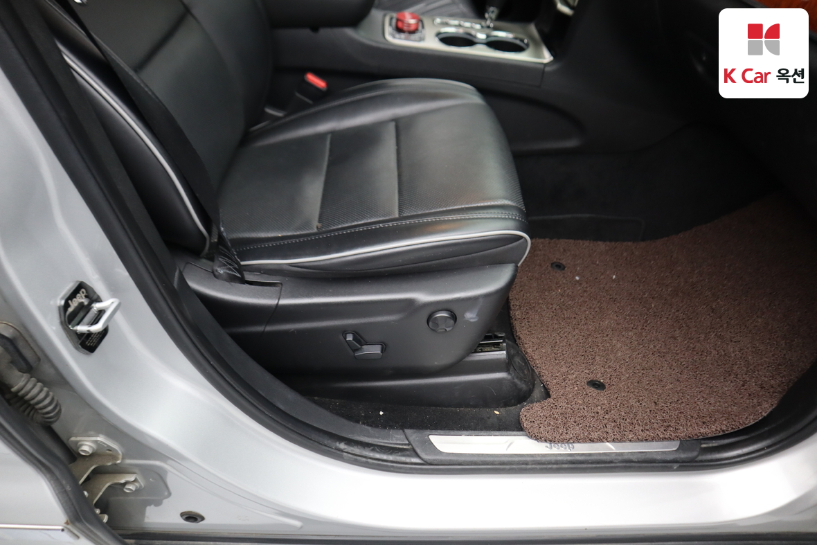 جيب جراند شيروكي 2011 - صورة 34