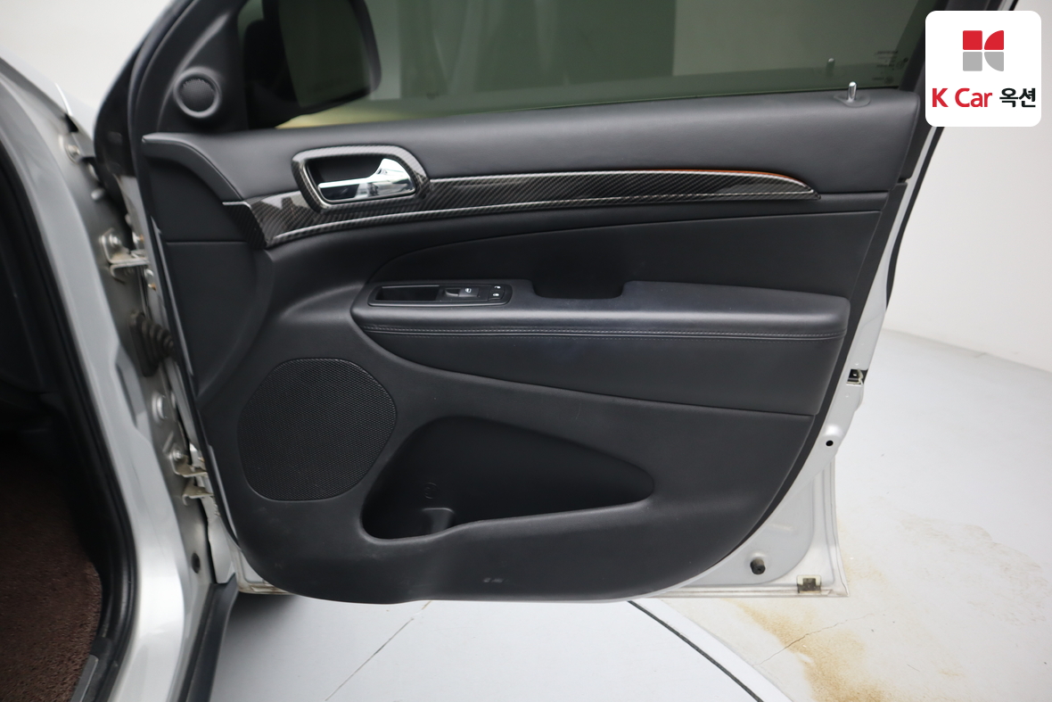 جيب جراند شيروكي 2011 - صورة 33