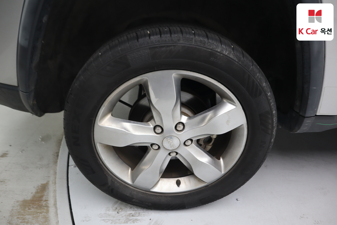 جيب جراند شيروكي 2011 - صورة 49