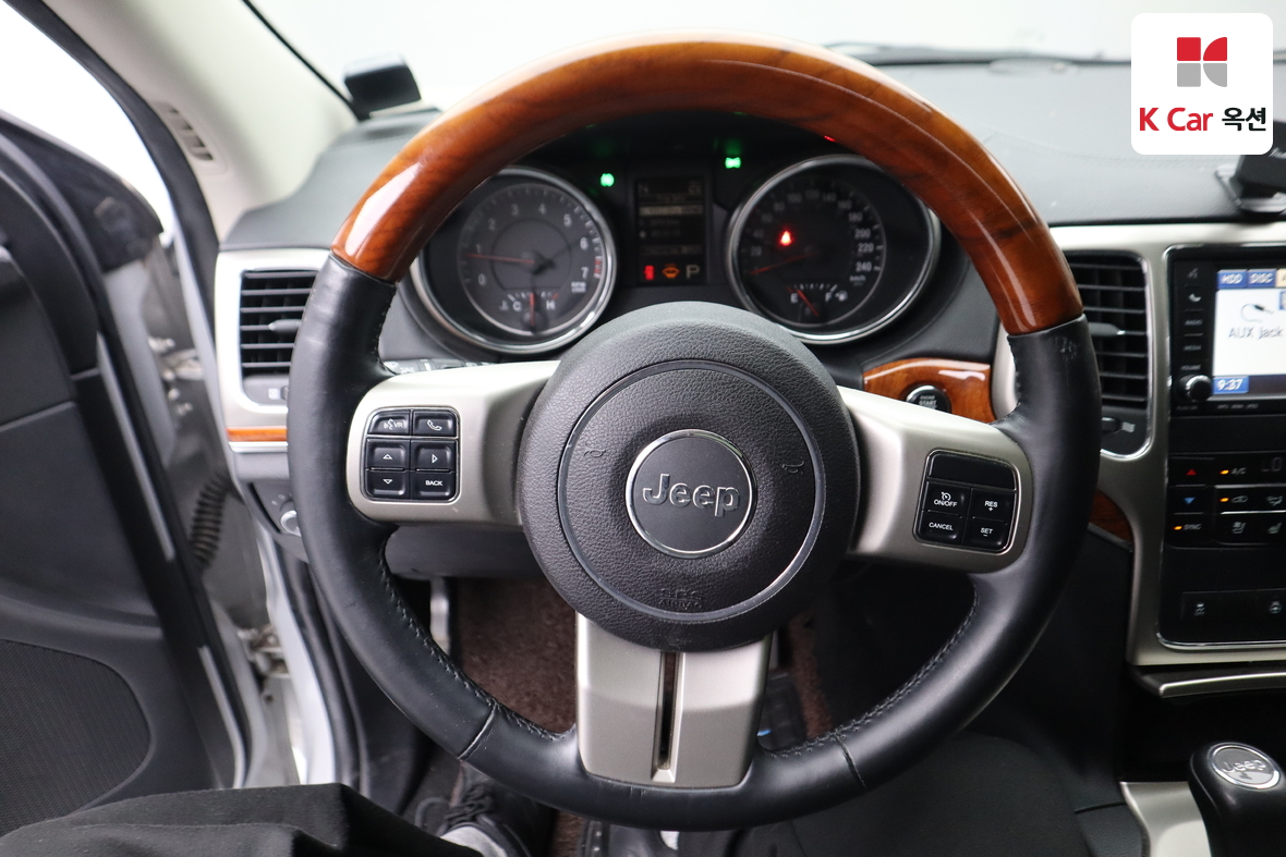 جيب جراند شيروكي 2011 - صورة 10