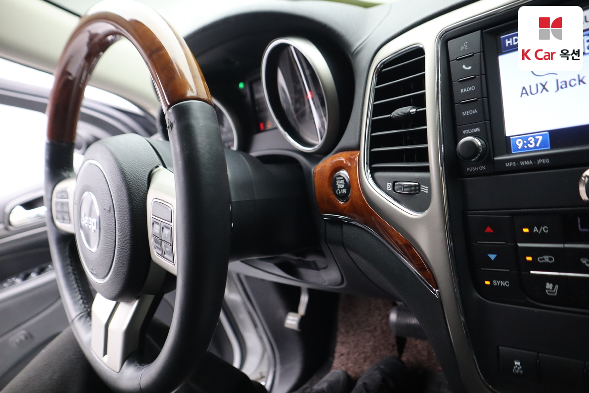 جيب جراند شيروكي 2011 - صورة 11