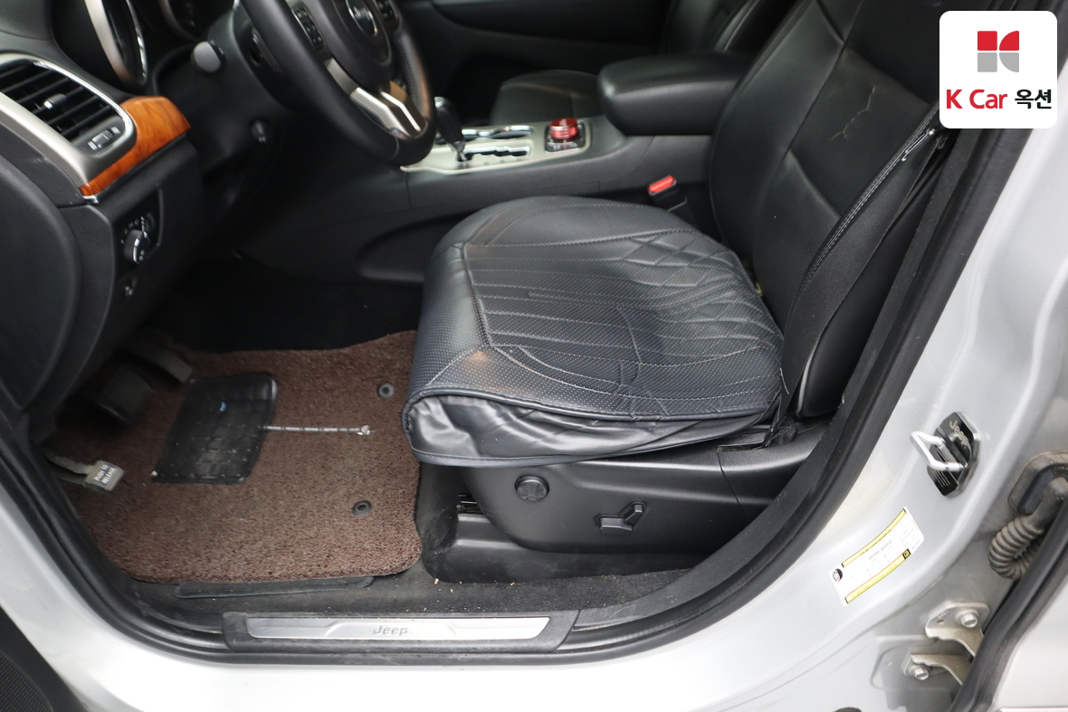 جيب جراند شيروكي 2011 - صورة 20