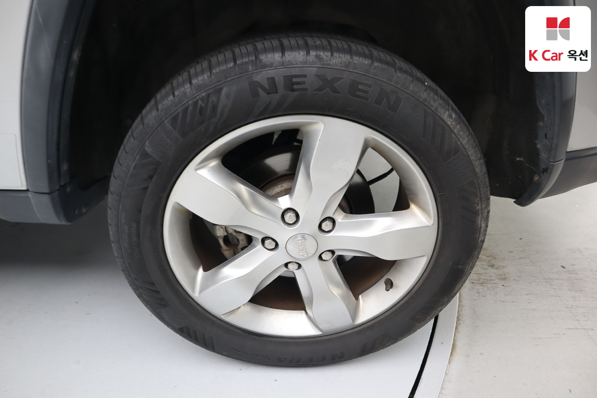 جيب جراند شيروكي 2011 - صورة 50