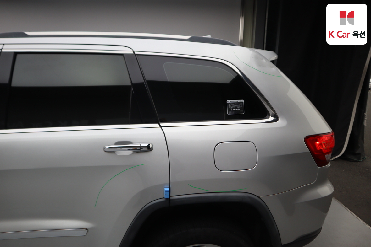 جيب جراند شيروكي 2011 - صورة 45