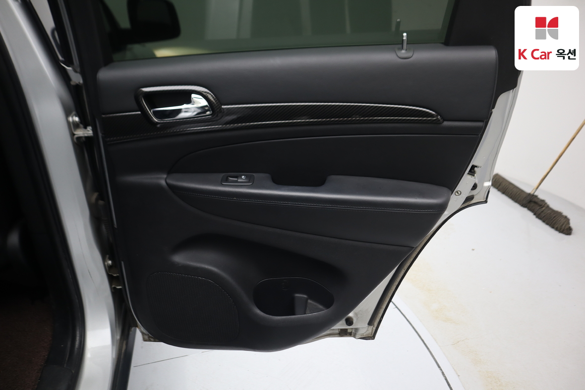 جيب جراند شيروكي 2011 - صورة 31