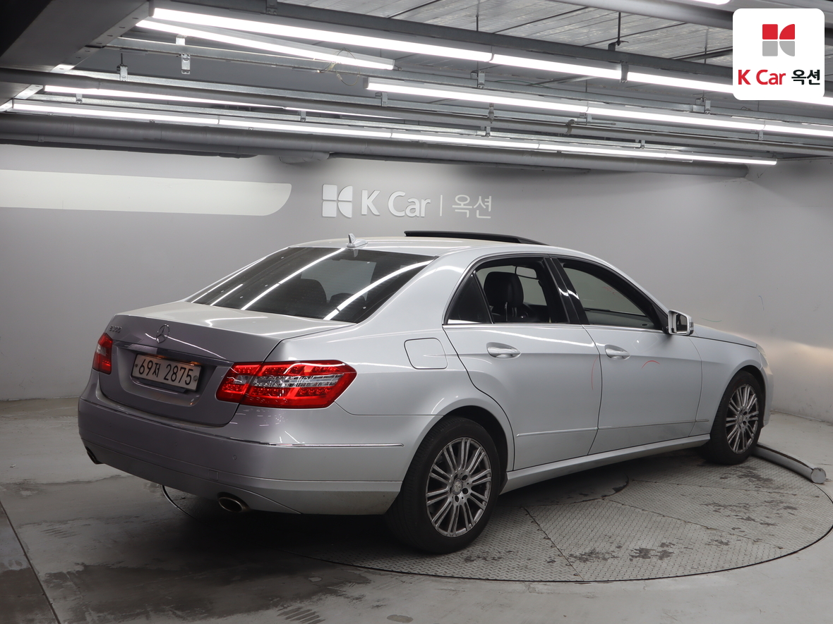 مرسيدس بنز إي كلاس 2011 - صورة 2