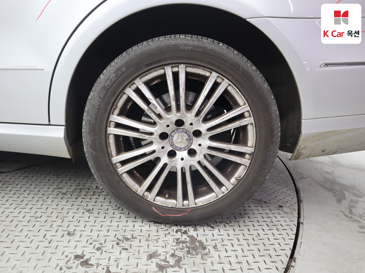 مرسيدس بنز إي كلاس 2011 - صورة 49