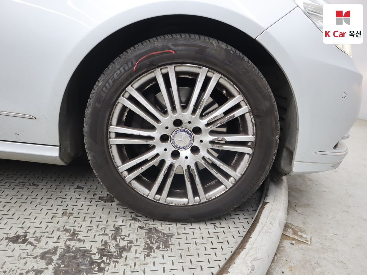 مرسيدس بنز إي كلاس 2011 - صورة 51