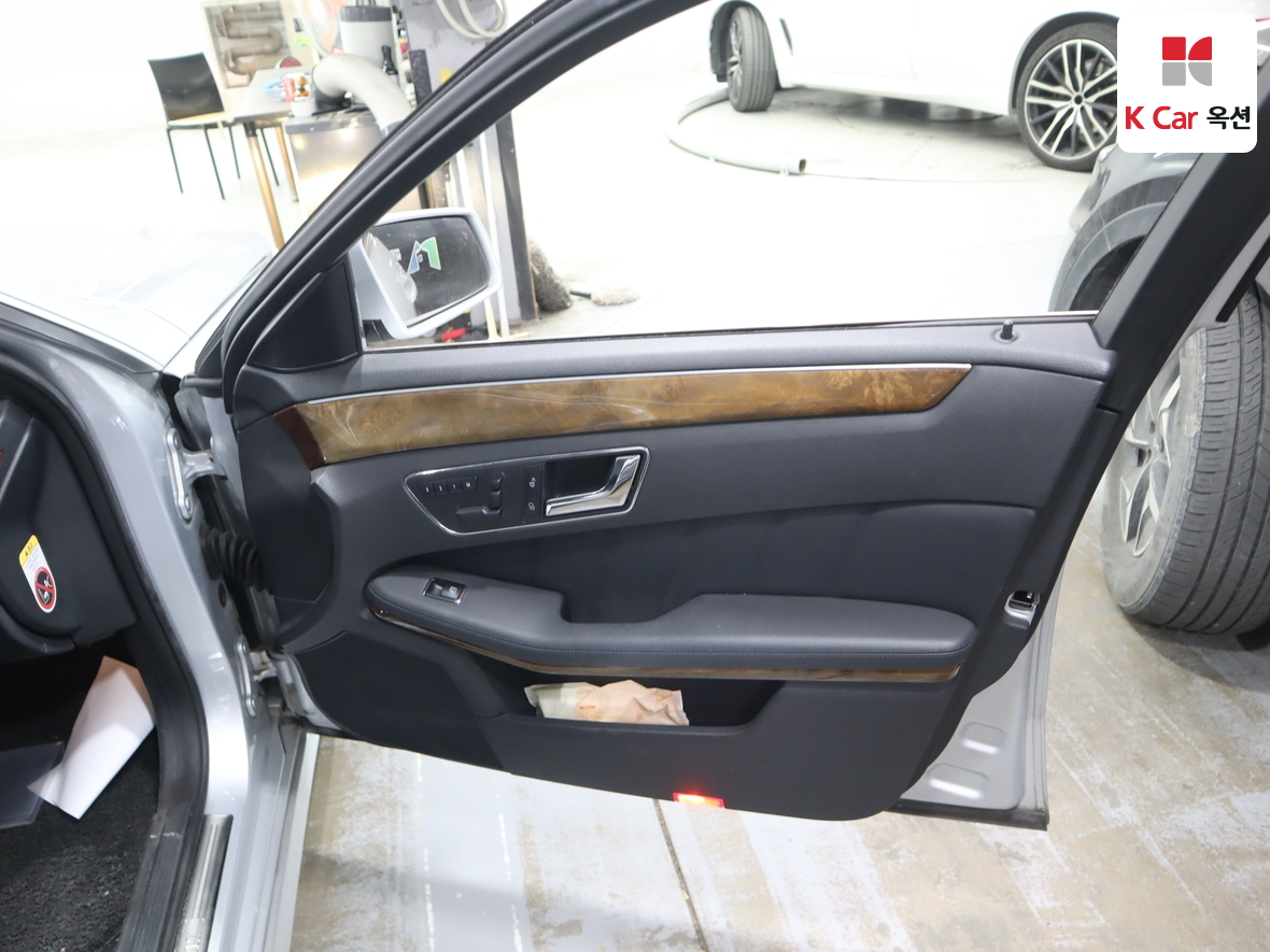 مرسيدس بنز إي كلاس 2011 - صورة 32