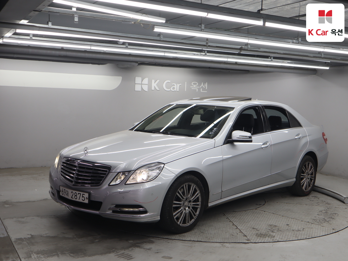 مرسيدس بنز إي كلاس 2011 - صورة 1