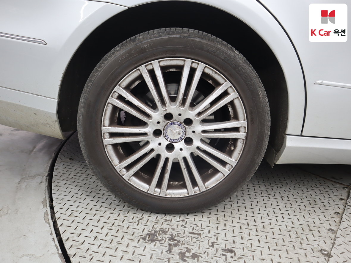 مرسيدس بنز إي كلاس 2011 - صورة 50