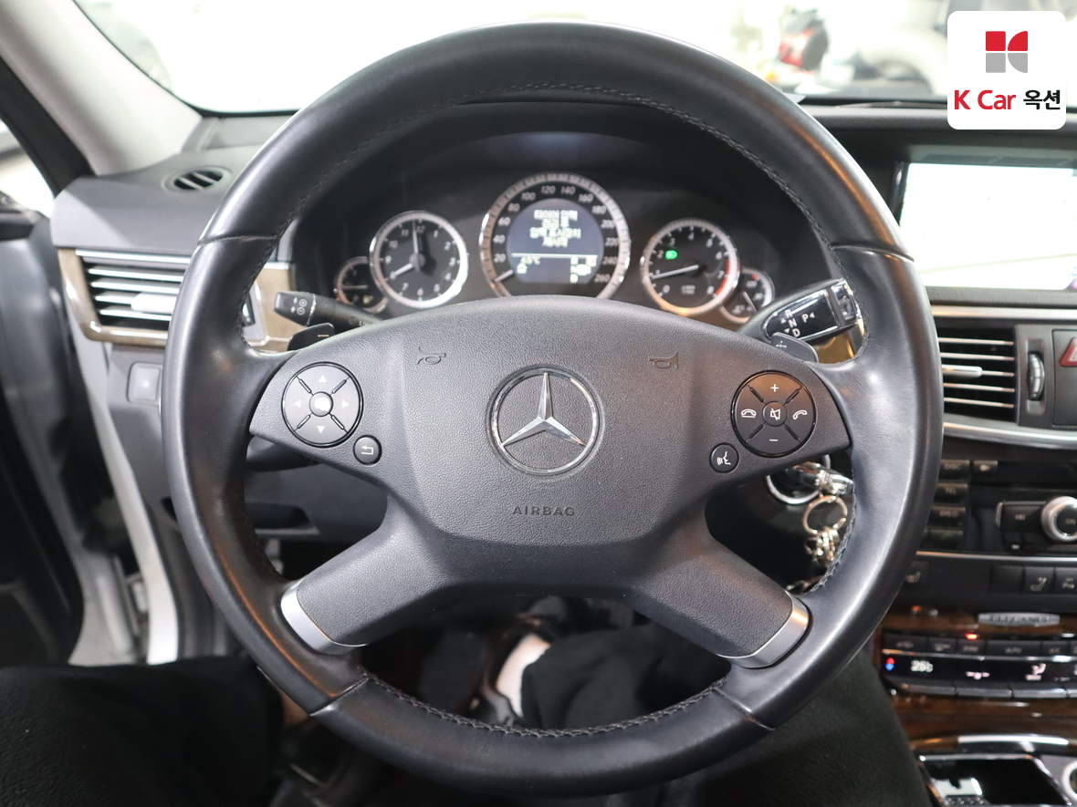 مرسيدس بنز إي كلاس 2011 - صورة 10