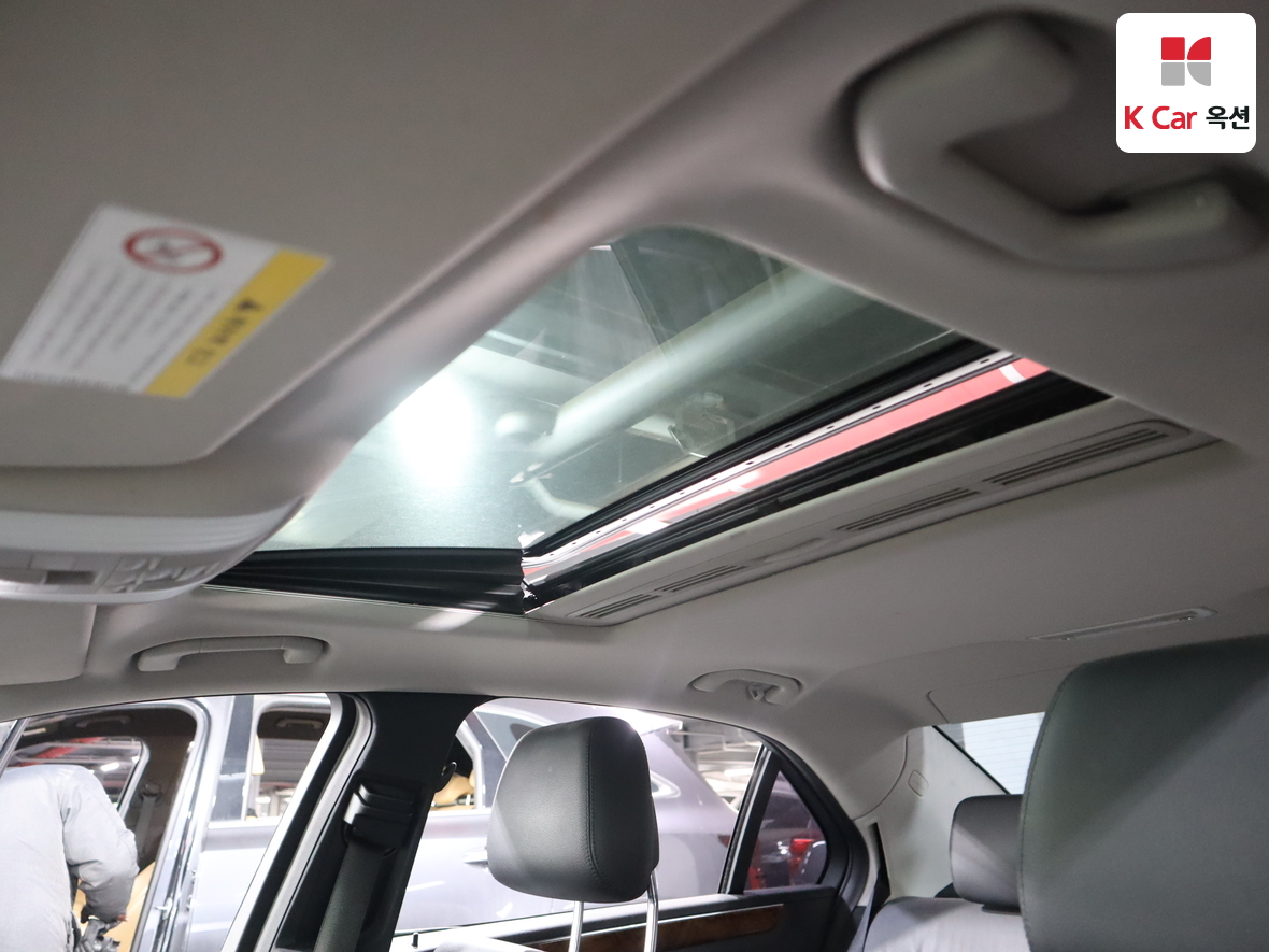 مرسيدس بنز إي كلاس 2011 - صورة 23