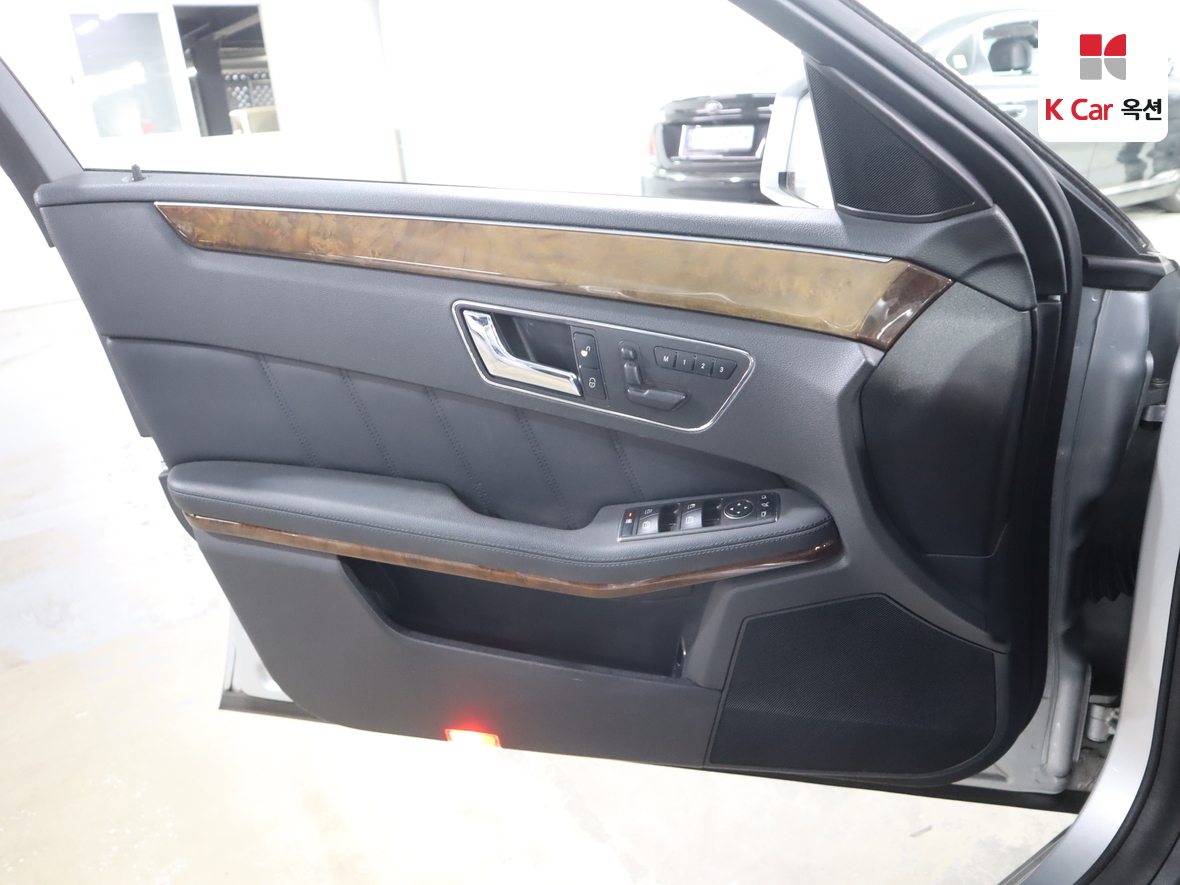 مرسيدس بنز إي كلاس 2011 - صورة 8