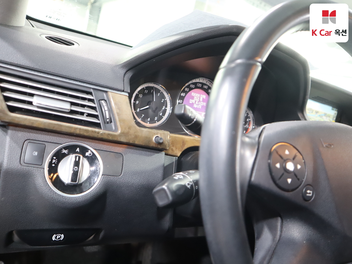 مرسيدس بنز إي كلاس 2011 - صورة 9