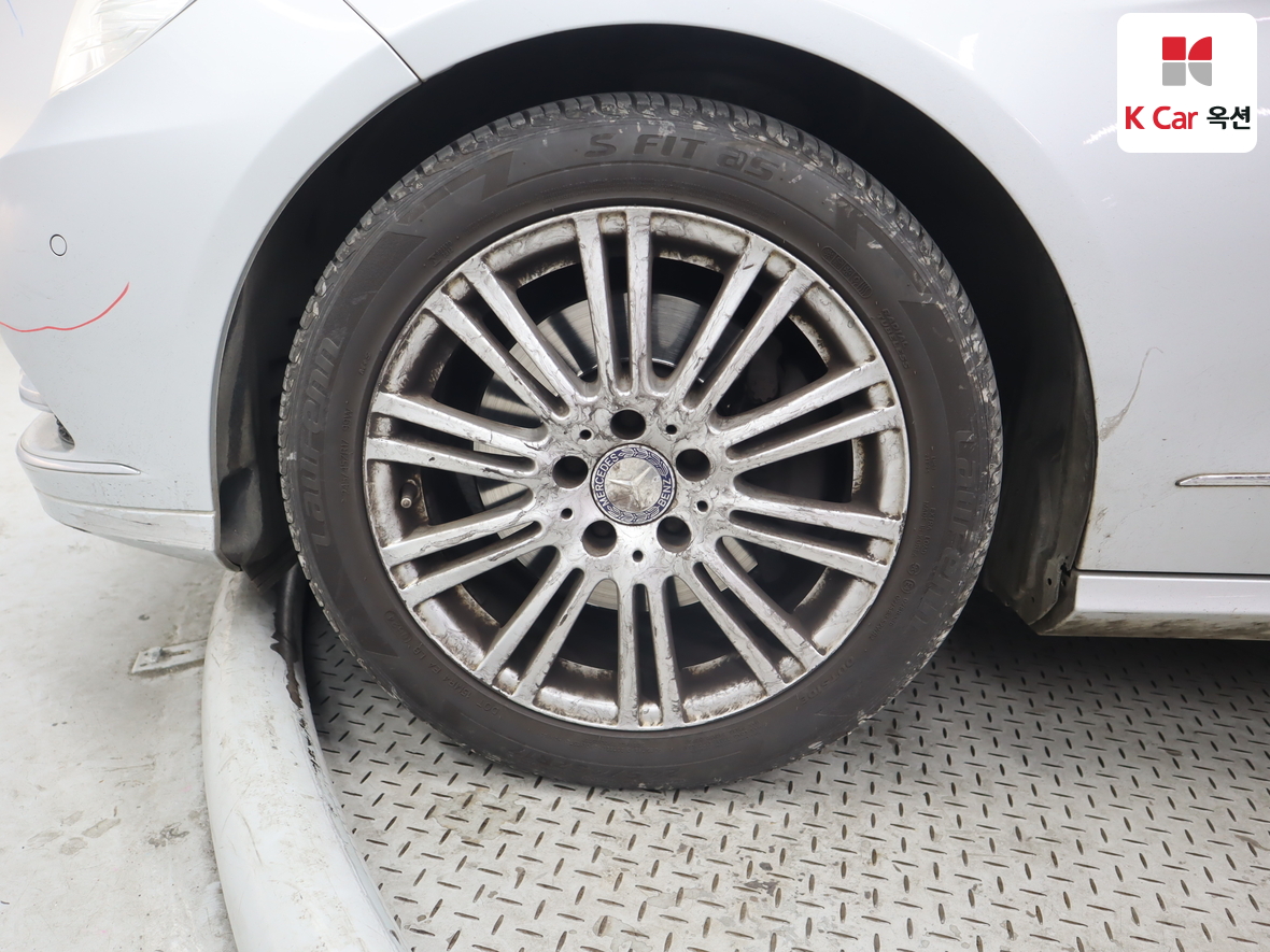 مرسيدس بنز إي كلاس 2011 - صورة 48