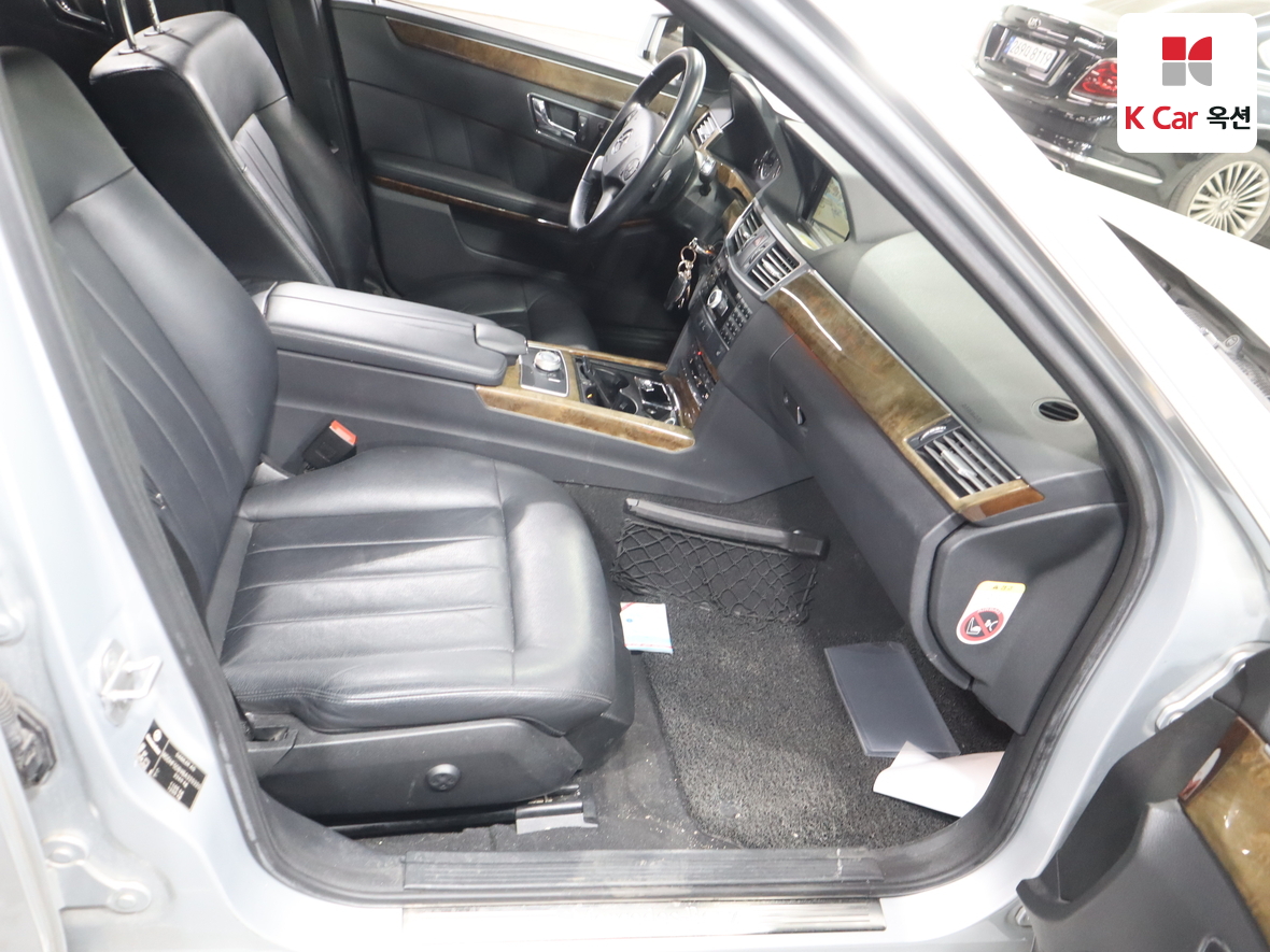 مرسيدس بنز إي كلاس 2011 - صورة 33