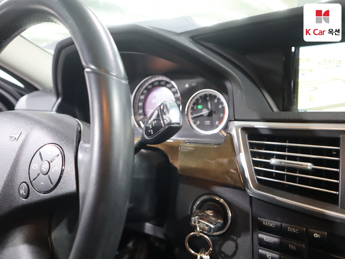 مرسيدس بنز إي كلاس 2011 - صورة 11