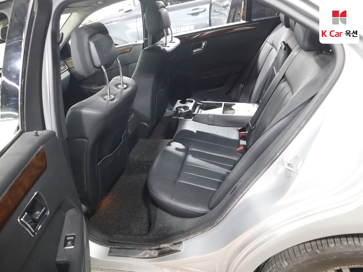 مرسيدس بنز إي كلاس 2011 - صورة 27