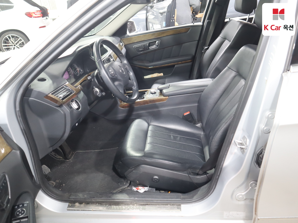 مرسيدس بنز إي كلاس 2011 - صورة 20