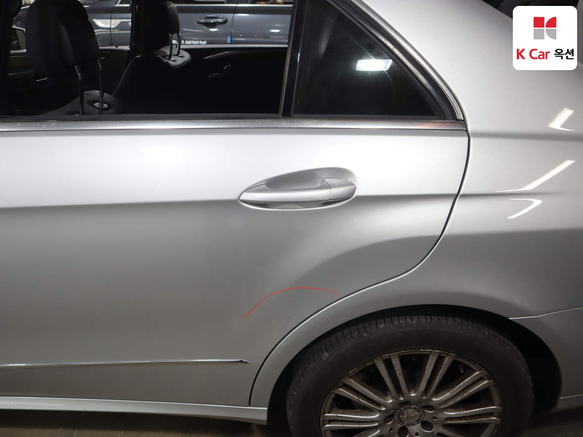 مرسيدس بنز إي كلاس 2011 - صورة 42