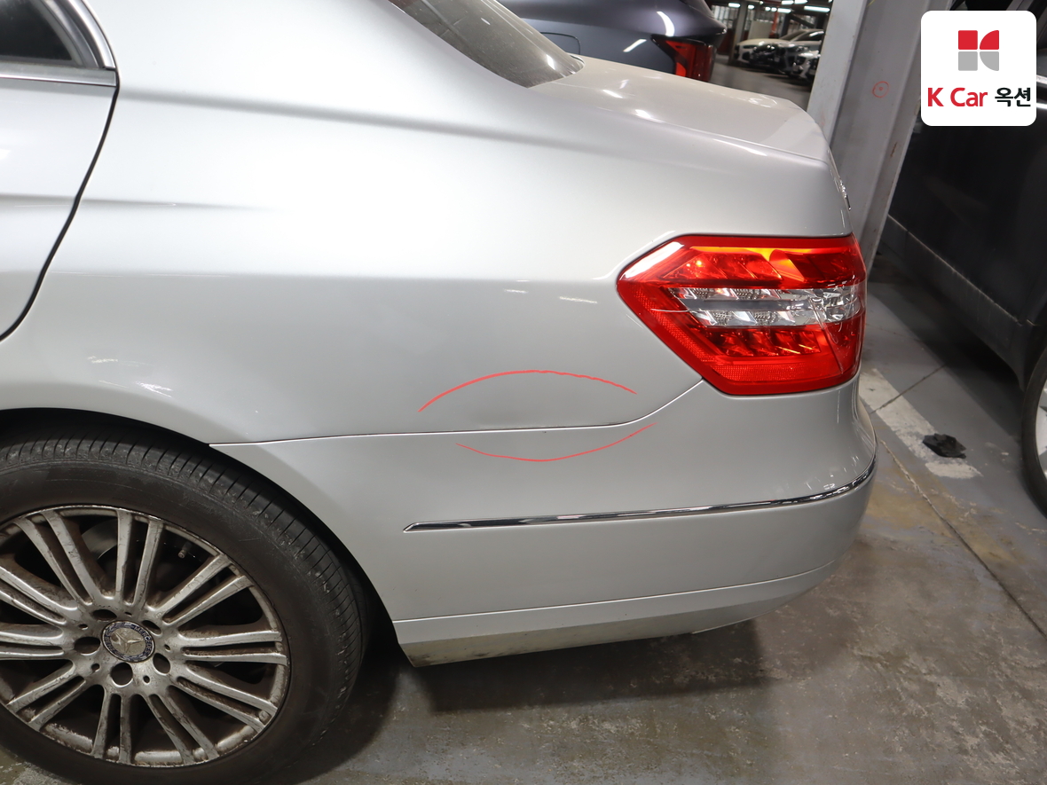 مرسيدس بنز إي كلاس 2011 - صورة 43