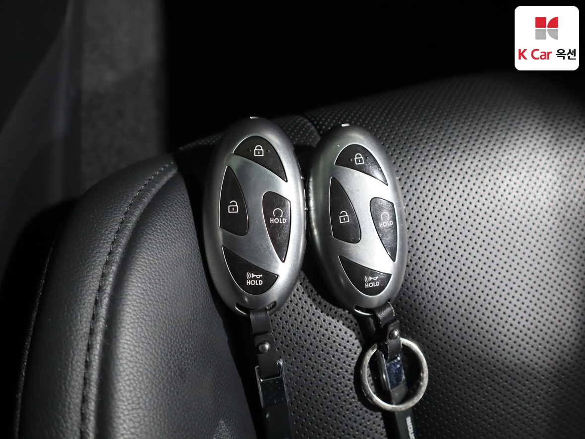 Hyundai AZERA 2023 - Image 17