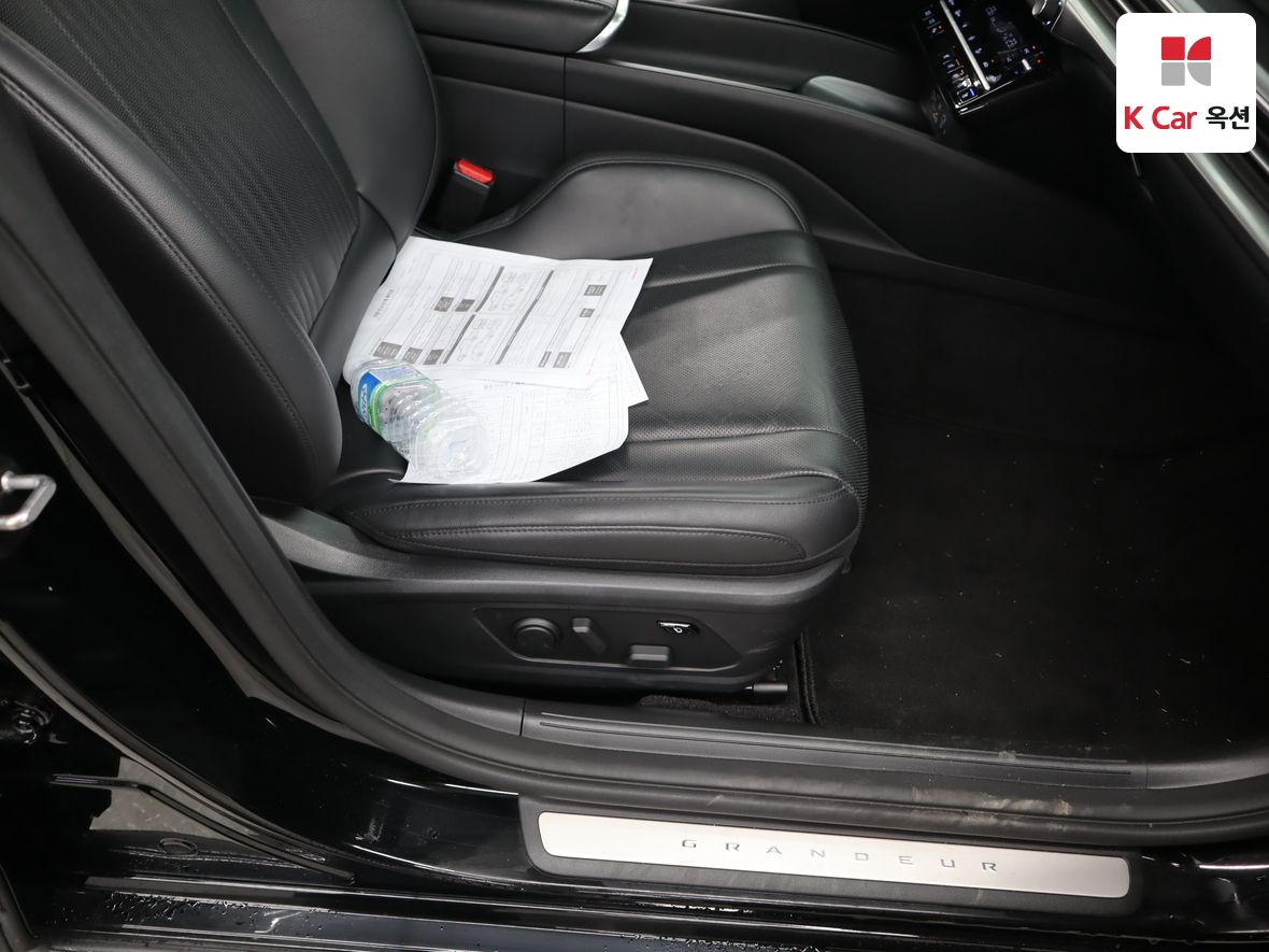 Hyundai AZERA 2023 - Image 30