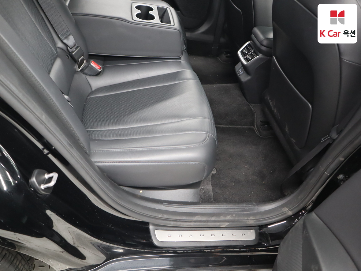 Hyundai AZERA 2023 - Image 28