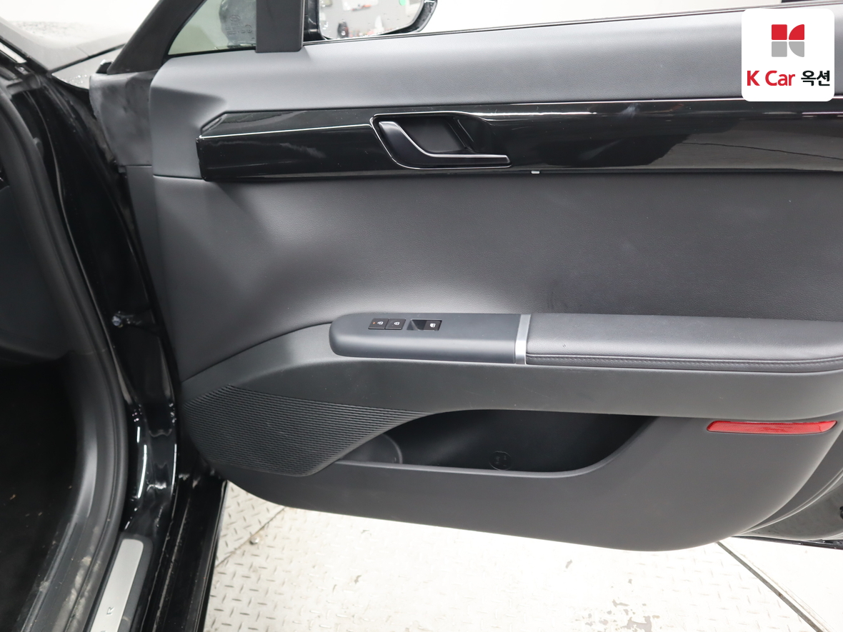 Hyundai AZERA 2023 - Image 29