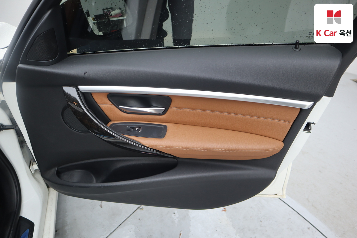 BMW 3 Series 2017 - Image 32