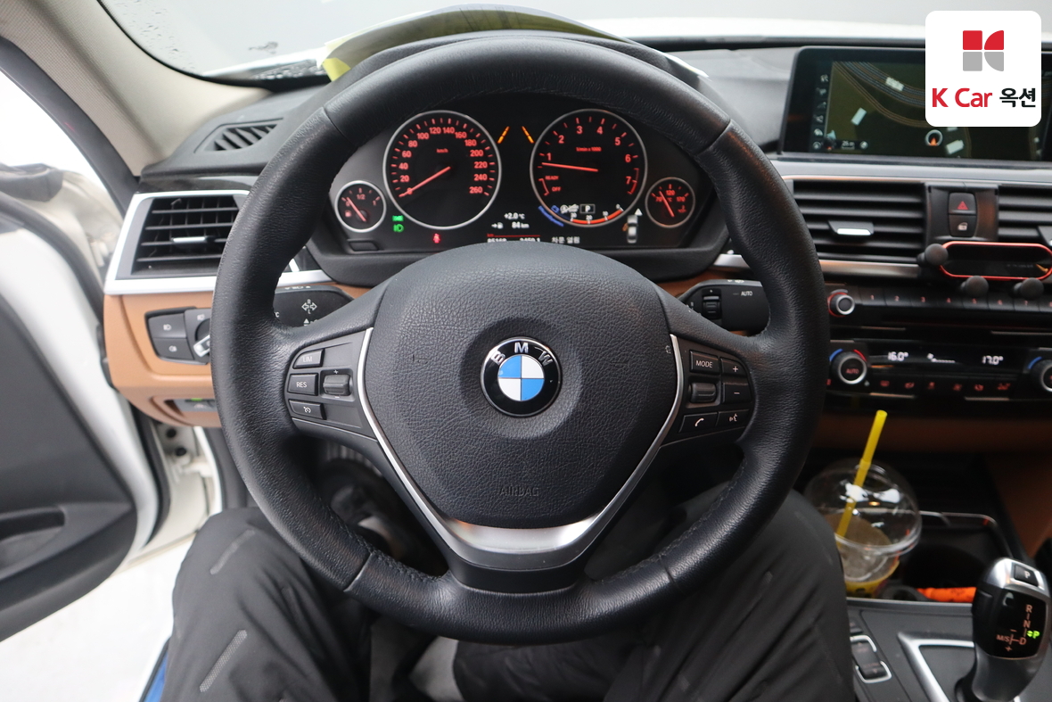 BMW 3 Series 2017 - Image 10
