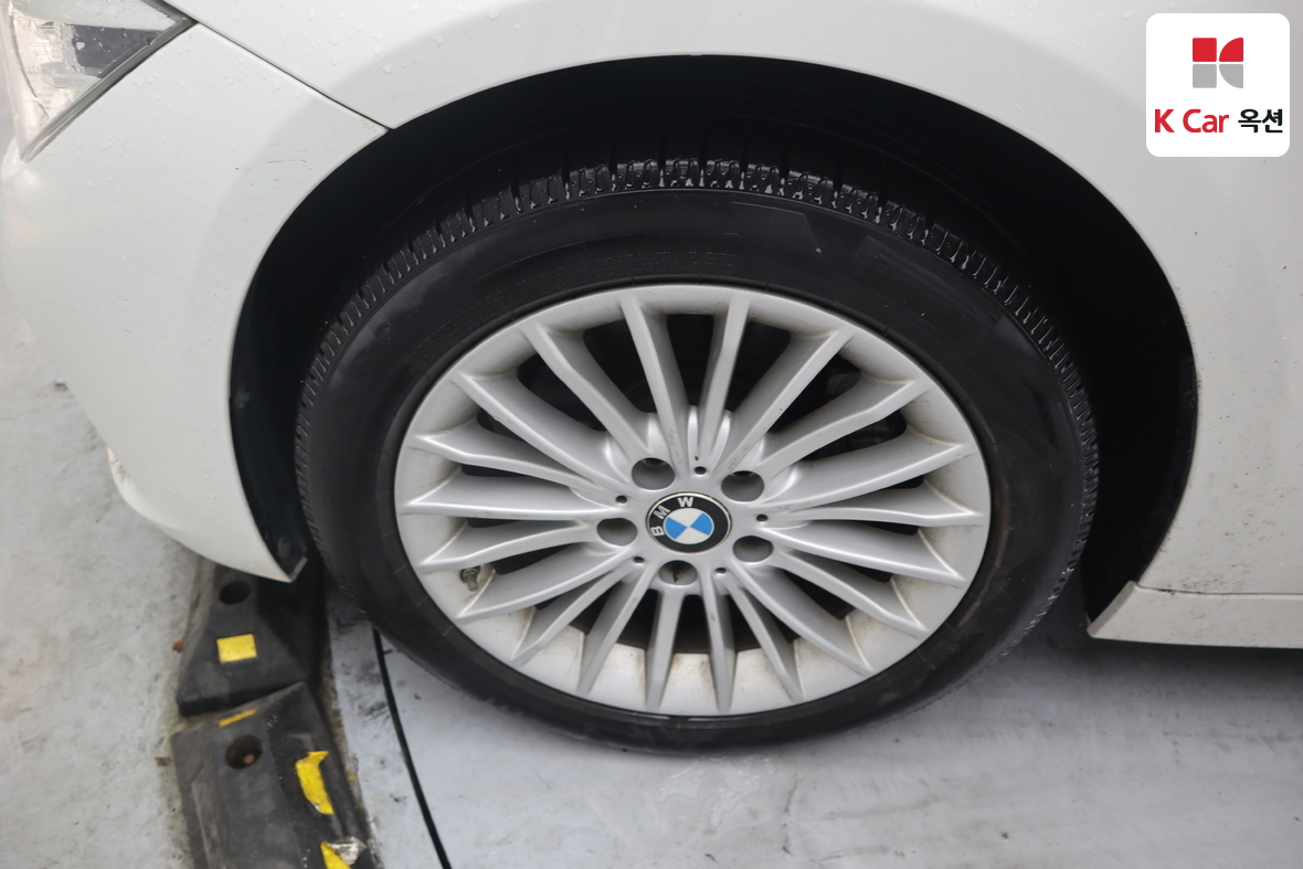 BMW 3 Series 2017 - Image 41