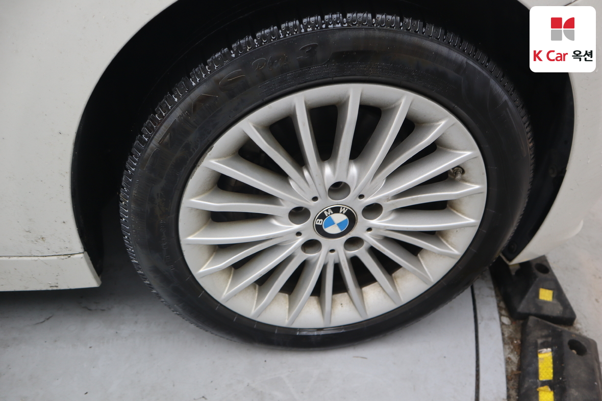 BMW 3 Series 2017 - Image 44