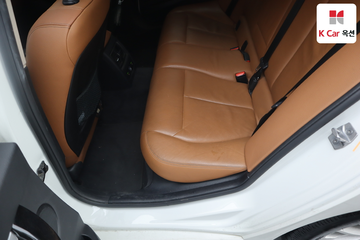 BMW 3 Series 2017 - Image 24