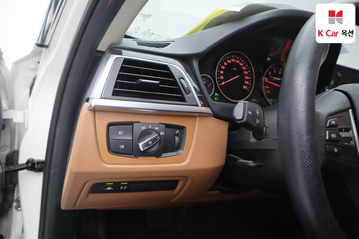 BMW 3 Series 2017 - Image 9