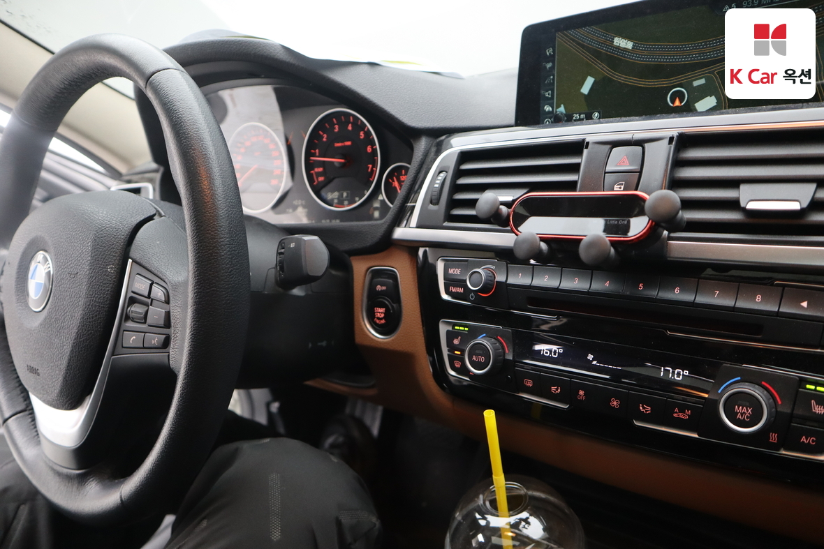 BMW 3 Series 2017 - Image 11