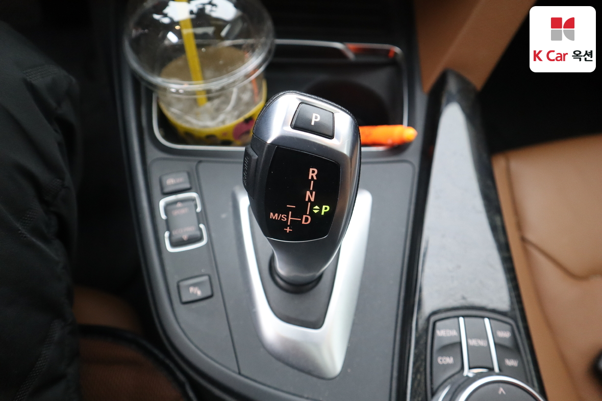 BMW 3 Series 2017 - Image 16