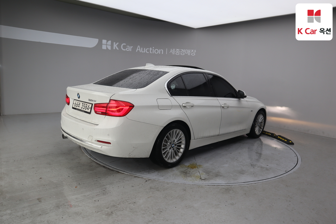BMW 3 Series 2017 - Image 2