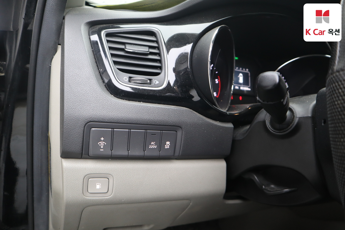 Kia New Carnival 2017 - Image 9