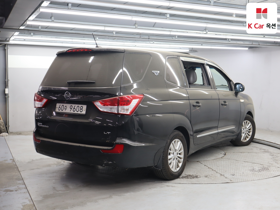 سانج يونج كوراندو توريزمو 2014 - صورة 2