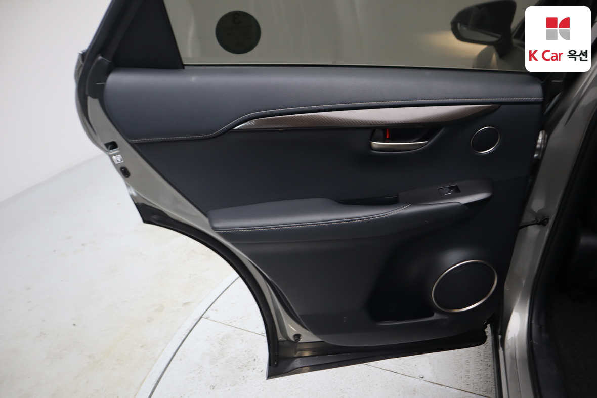 لكزس أخرى 2015 - صورة 25