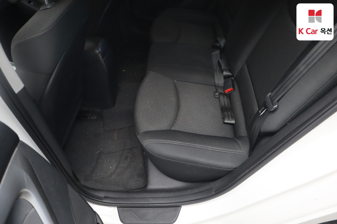 Hyundai Elantra 2011 - Image 21