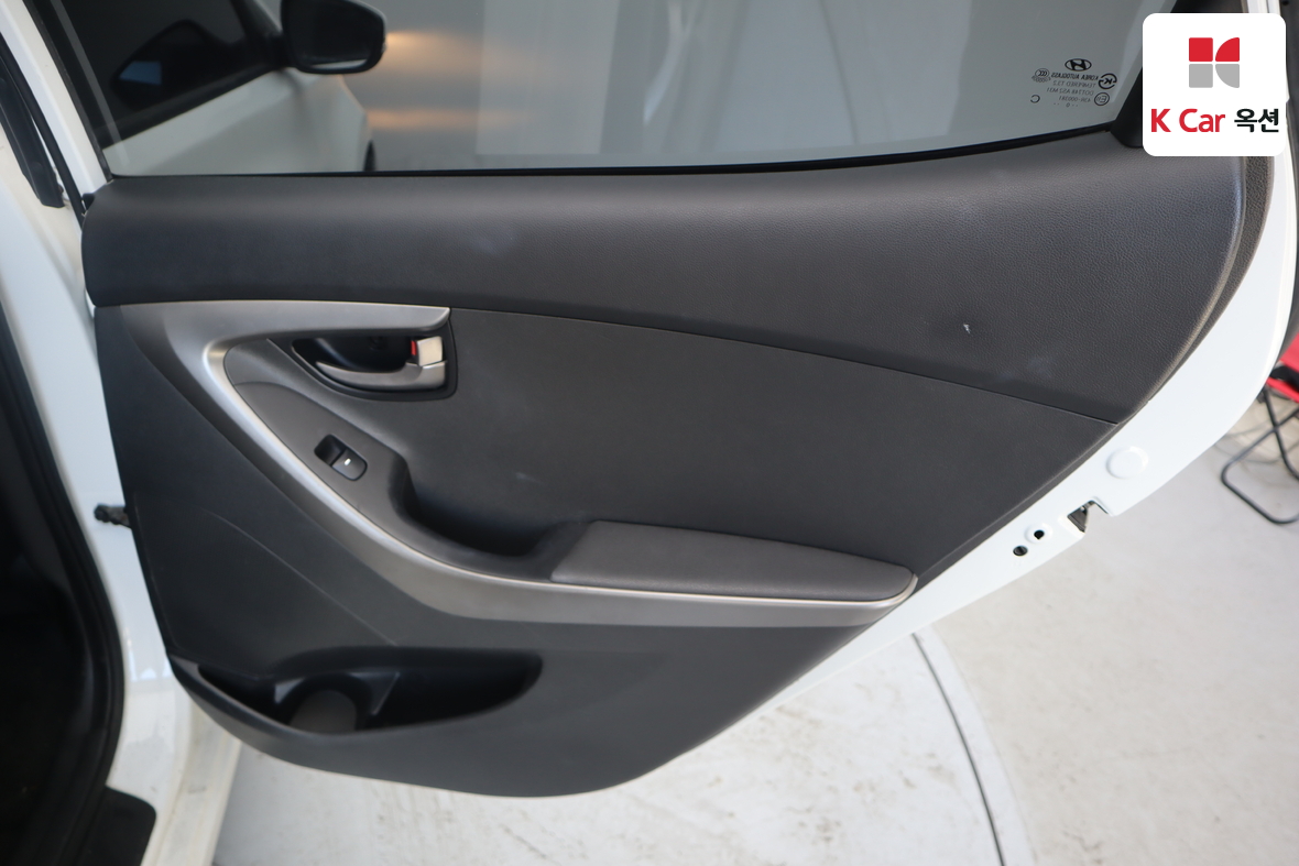 Hyundai Elantra 2011 - Image 25