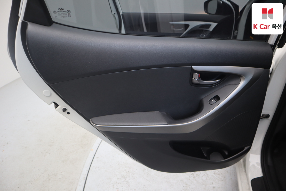 Hyundai Elantra 2011 - Image 20