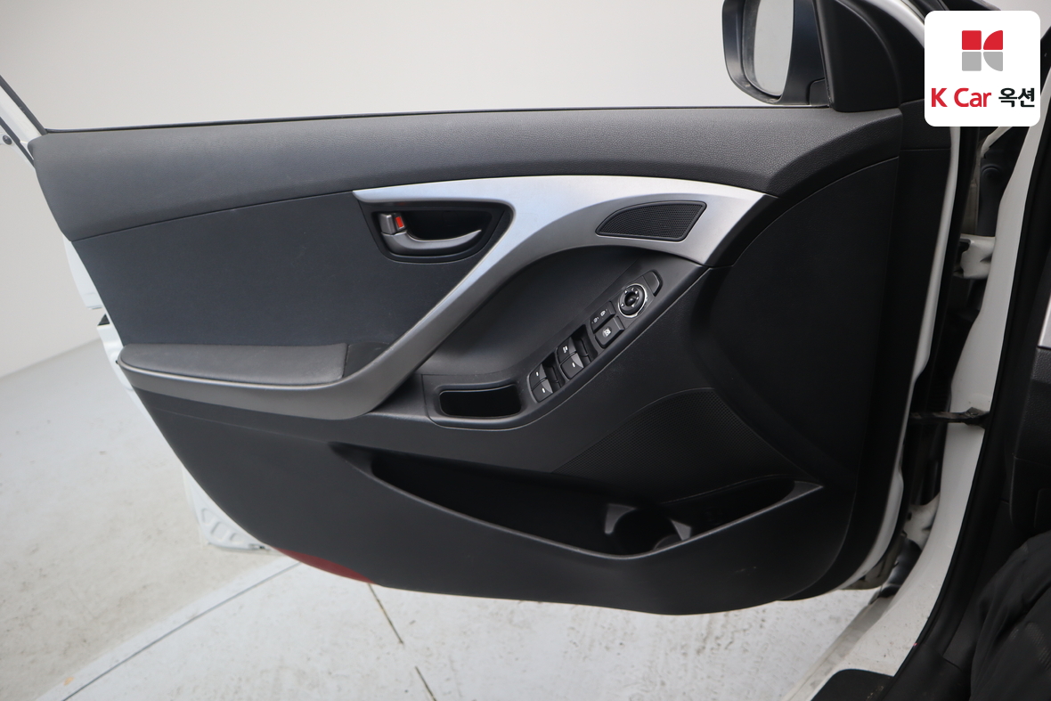 Hyundai Elantra 2011 - Image 8