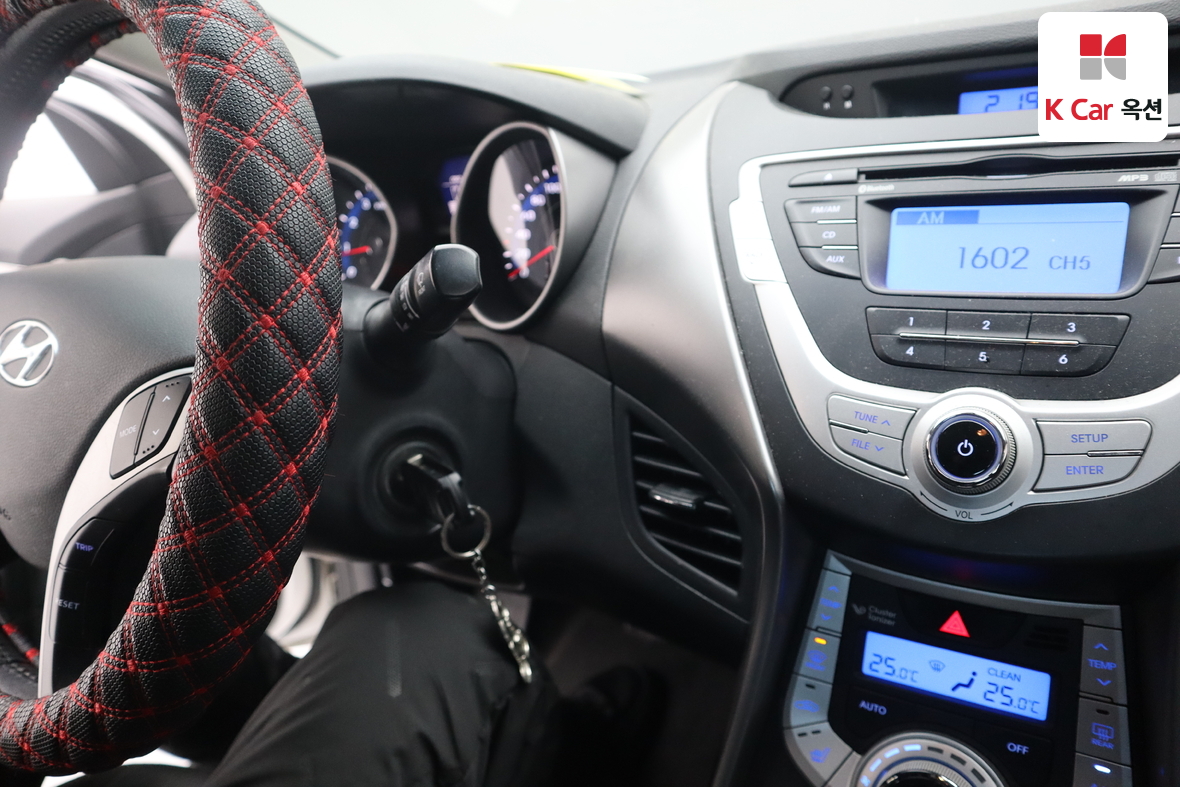 Hyundai Elantra 2011 - Image 11