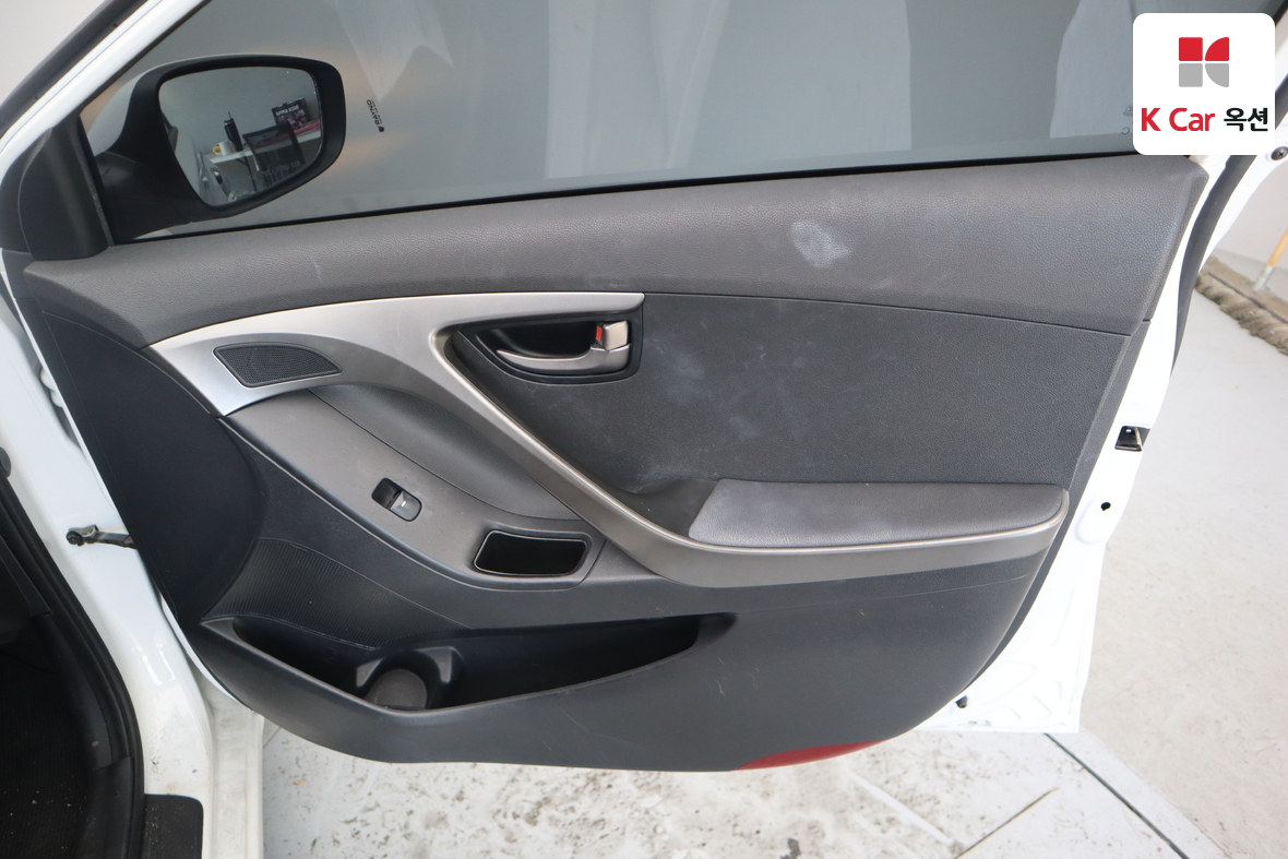 Hyundai Elantra 2011 - Image 27